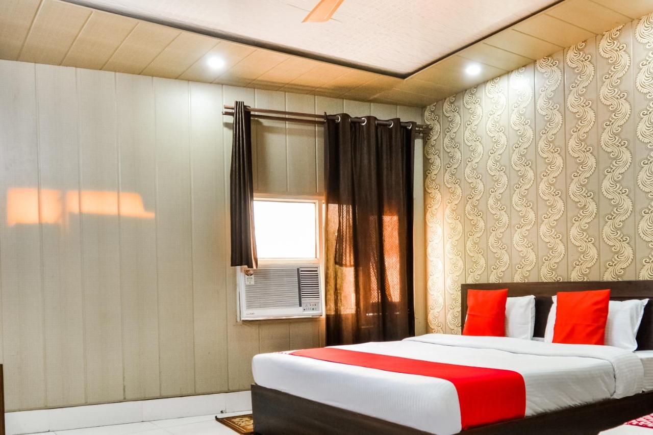 Oyo 46152 Hotel Neelam Karnal Exterior photo